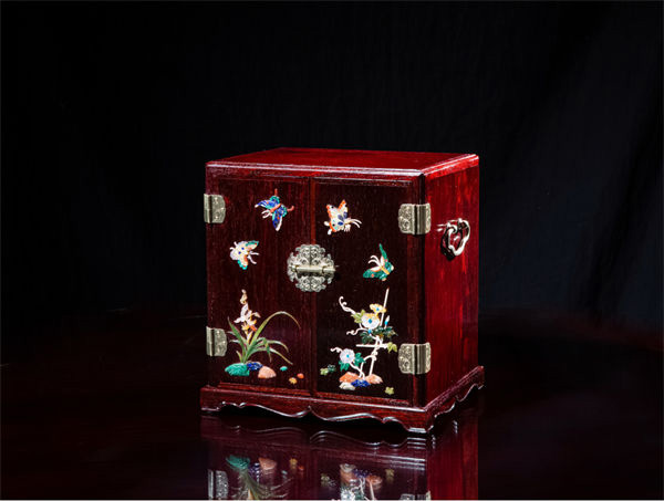 中式起居：在端正与宁静里，安放半生阅历